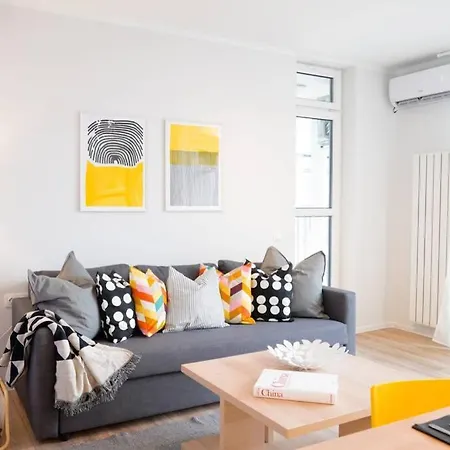 Scandinavian Airy Apt In Business Area & Airport