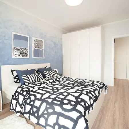 Scandinavian Airy Apt In Business Area & Airport